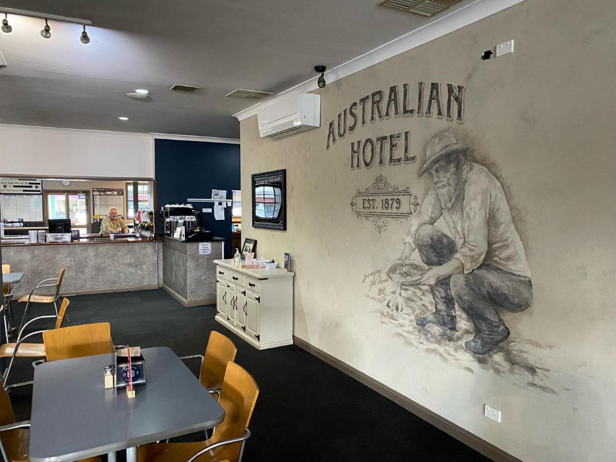 Australian Hotel Янґ Екстер'єр фото